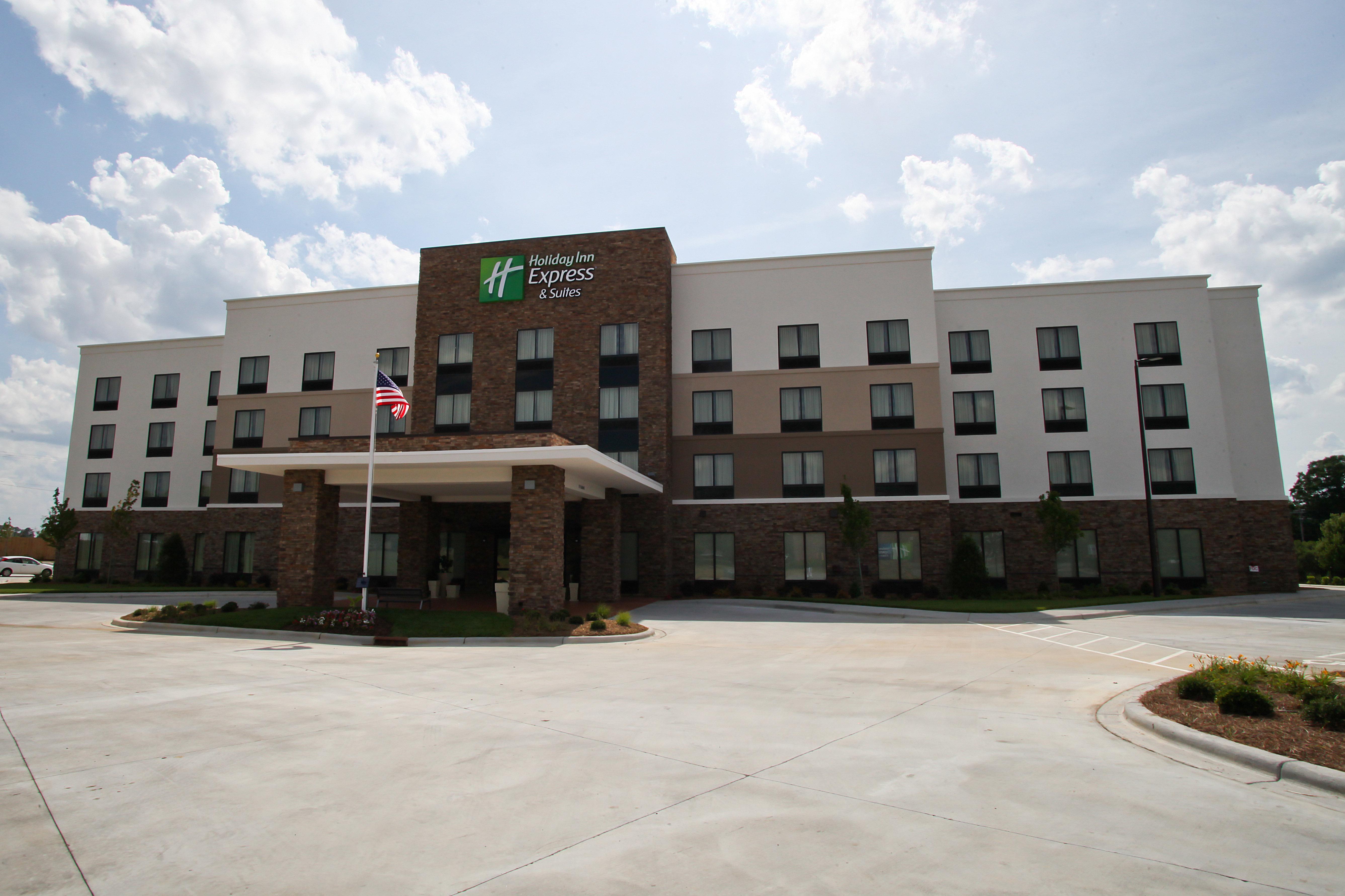 Holiday Inn Express & Suites Monroe, An Ihg Hotel Exterior photo