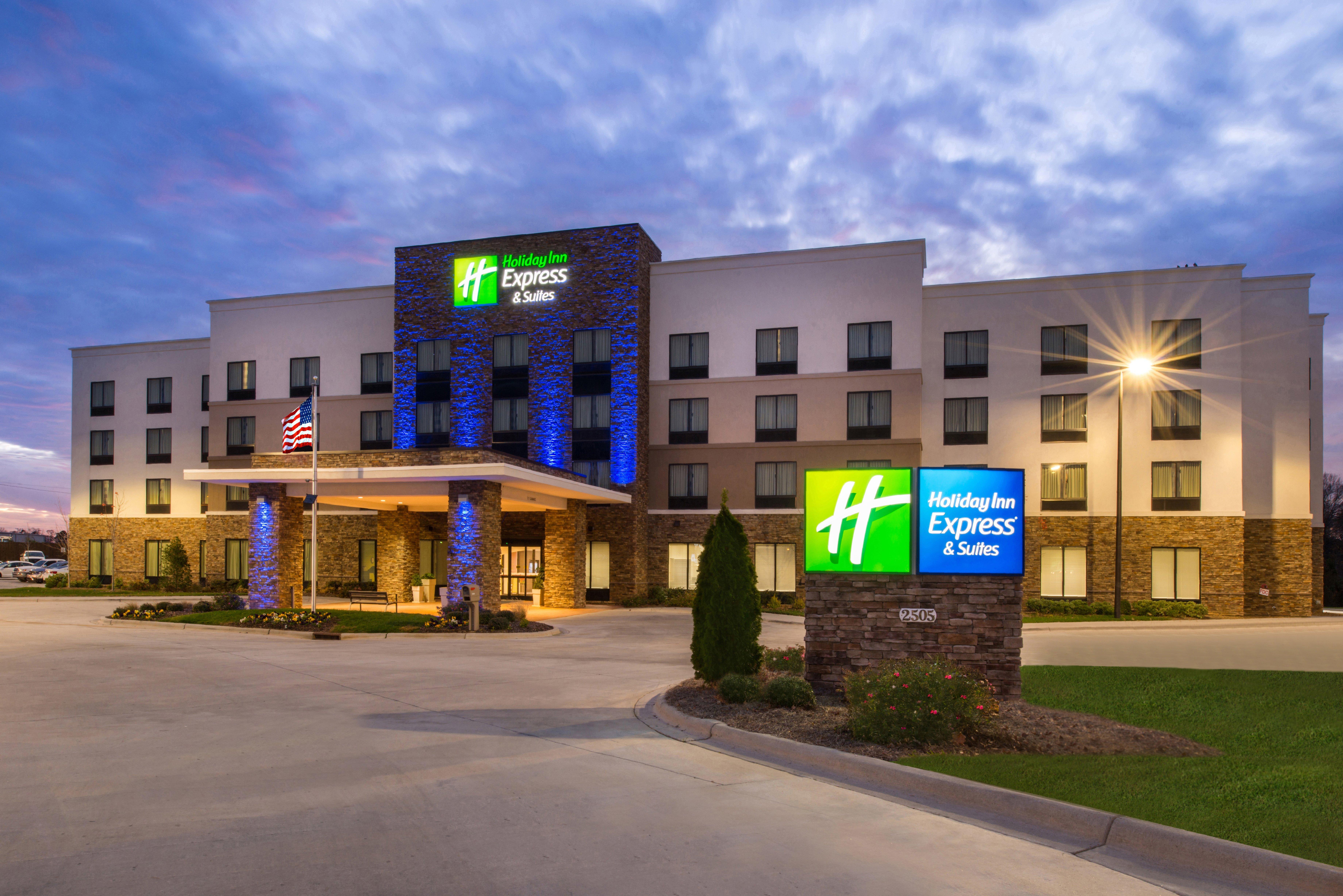 Holiday Inn Express & Suites Monroe, An Ihg Hotel Exterior photo