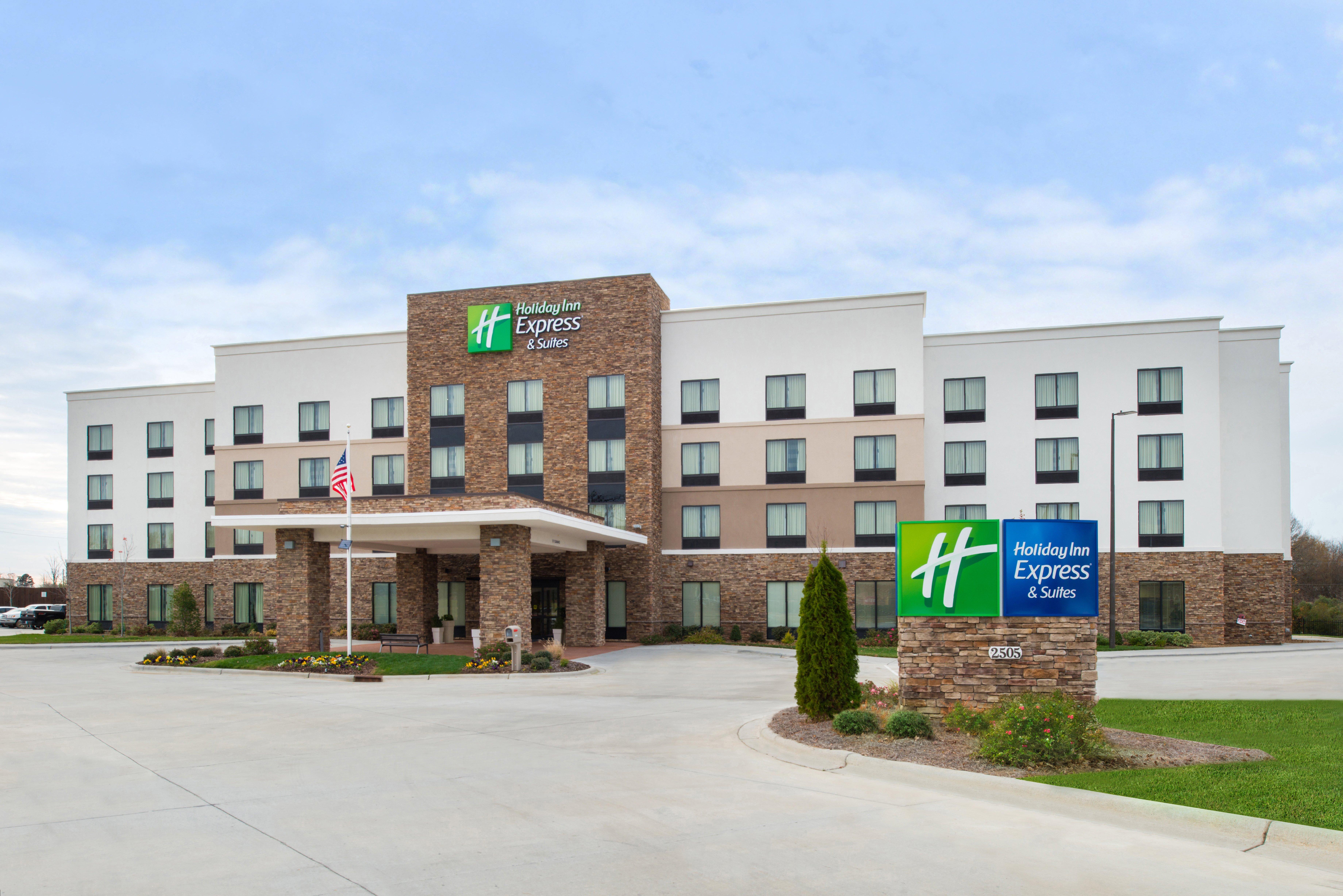 Holiday Inn Express & Suites Monroe By Ihg Exterior photo